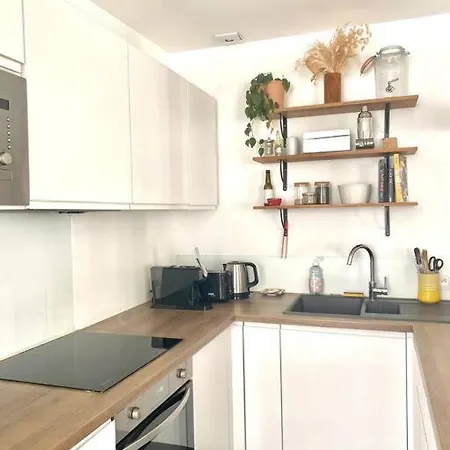 Luxuriant Oasis 1br In The Heart Of Montmartre Paris