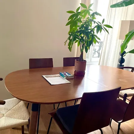 Luxuriant Oasis 1br In The Heart Of Montmartre Apartment Paris